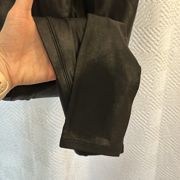 SPANX faux leather leggings - Picture 6 of 6